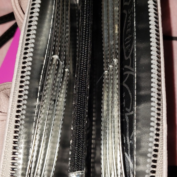 Betsey Johnson wallet - Picture 4 of 6